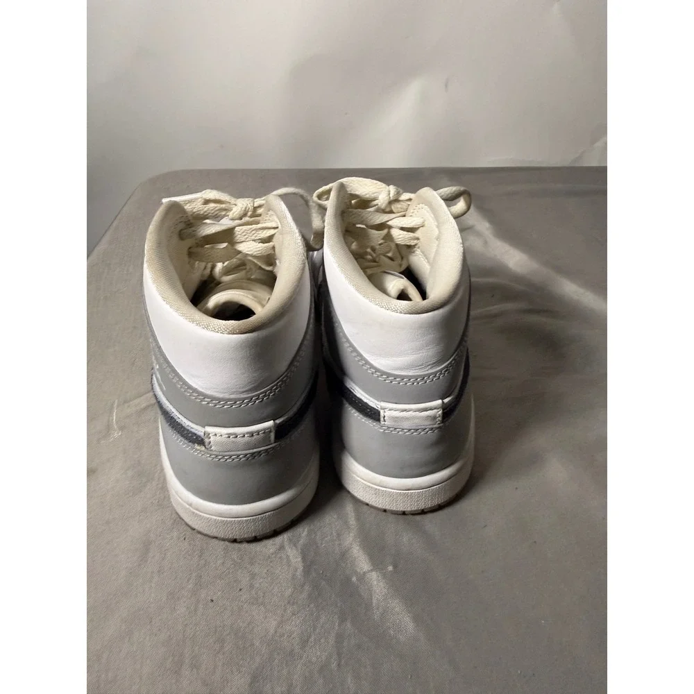 Nike Air Jordan 1 Mid Womens Size 7 Grey White Black Gum Sole Sneaker BQ6472-007